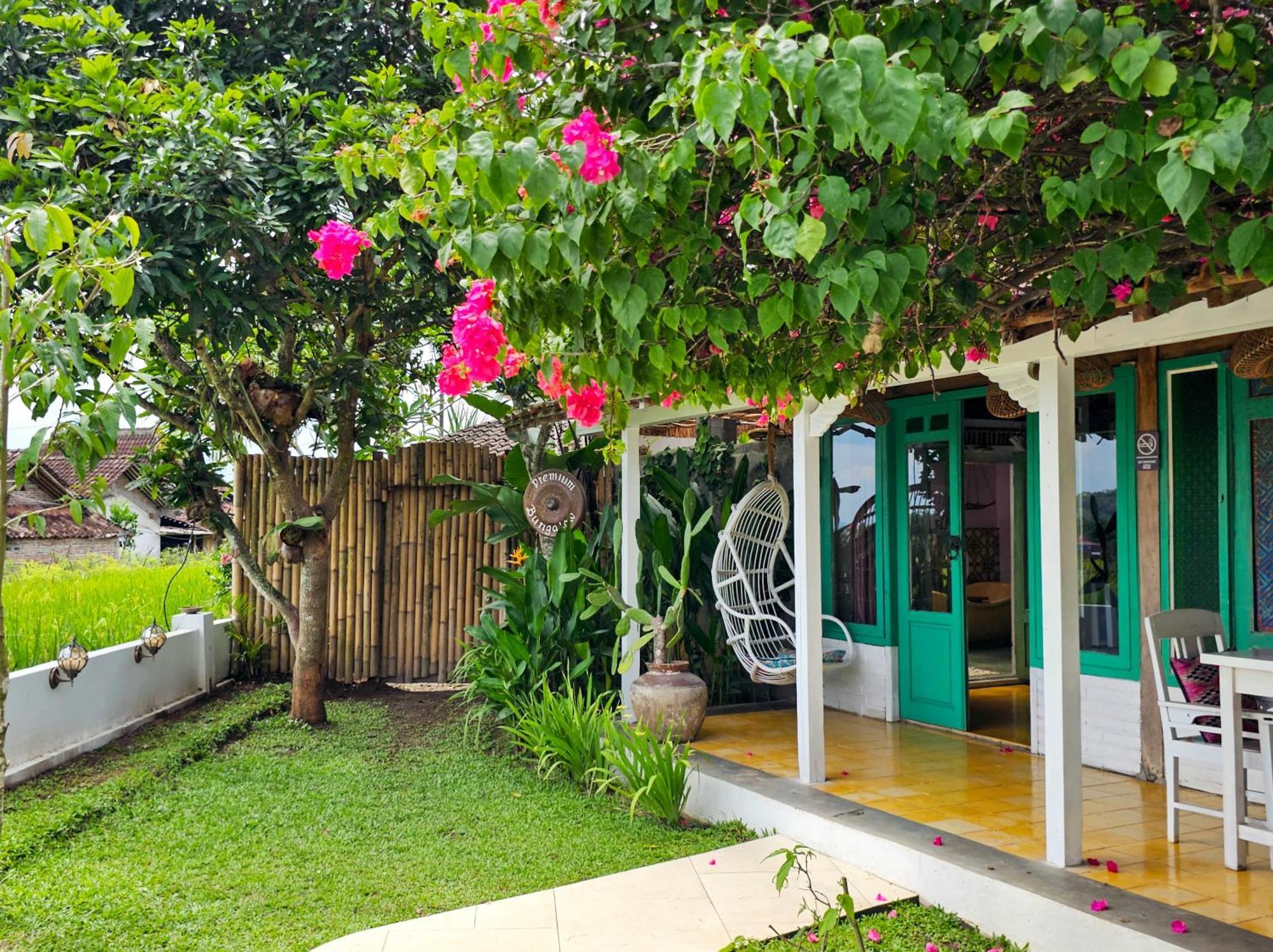 Janur Bungalow มาเกอลัง ภายนอก รูปภาพ