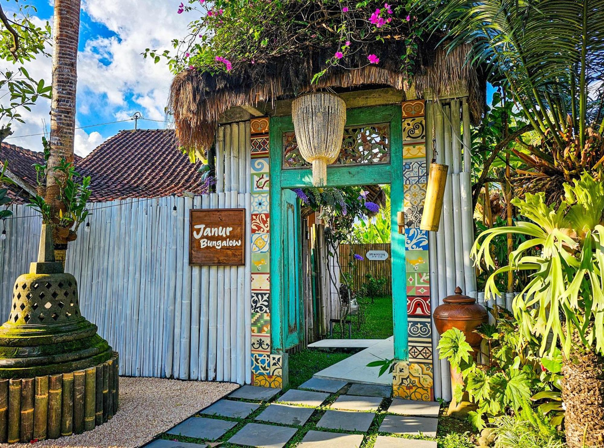 Janur Bungalow มาเกอลัง ภายนอก รูปภาพ